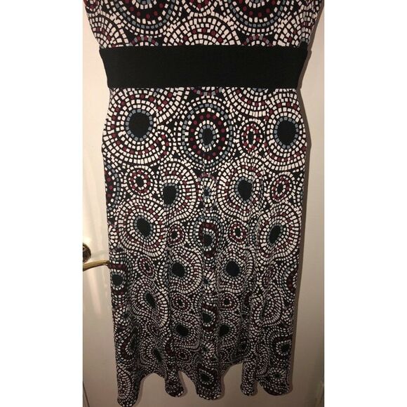 Tahari Arthur S. Levine Dress GEO Fit & Flare Sz 4 - Picture 8 of 8